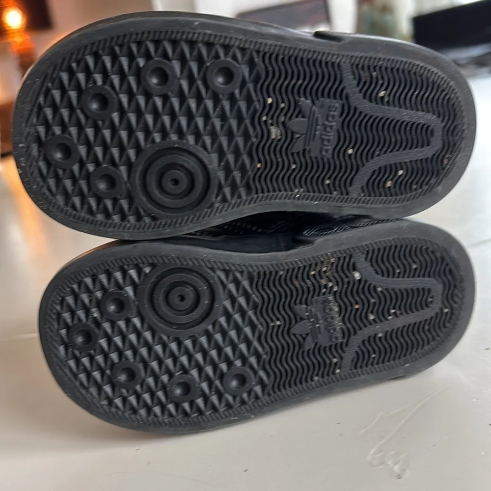 🍀EUC Adidas Black and Red Baby Walker Shoes EUC